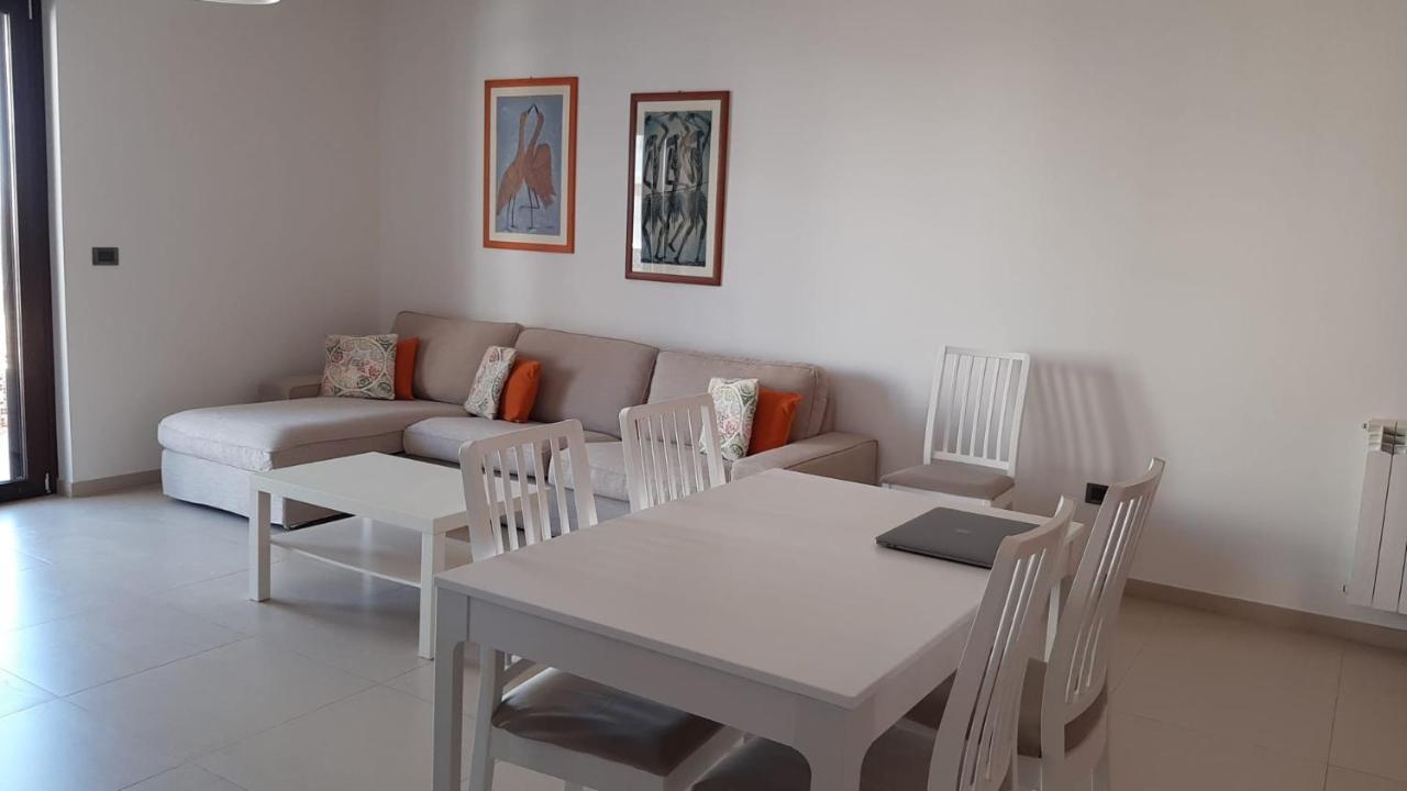 La Casa Dei Due Mari - Large Apartment With Parking Taranto Exterior photo