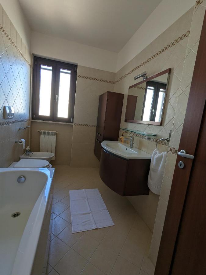La Casa Dei Due Mari - Large Apartment With Parking Taranto Exterior photo