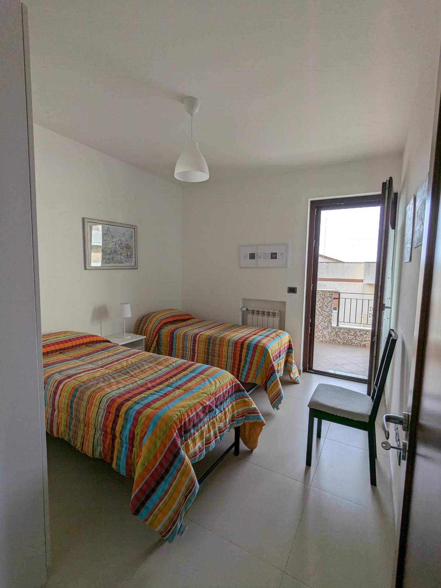 La Casa Dei Due Mari - Large Apartment With Parking Taranto Exterior photo